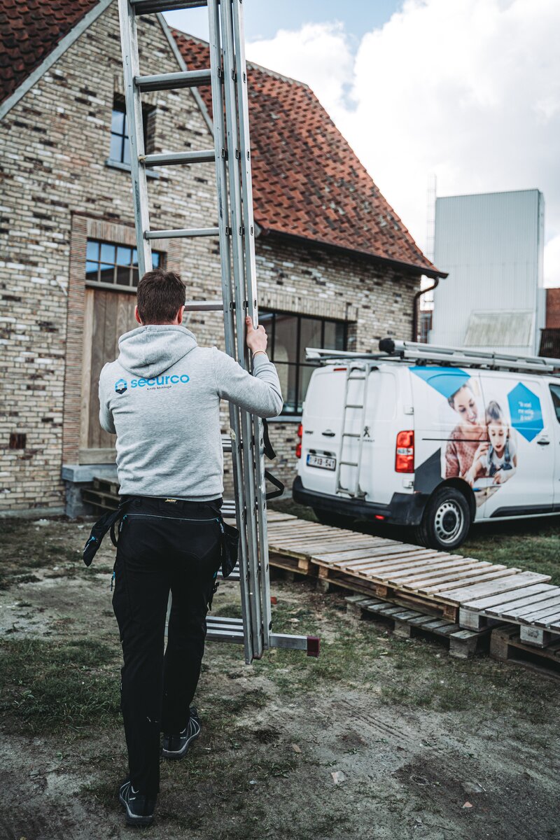 Tips om uw woning te beveiligen tegen inbrekers Tips om uw woning te beveiligen tegen inbrekers